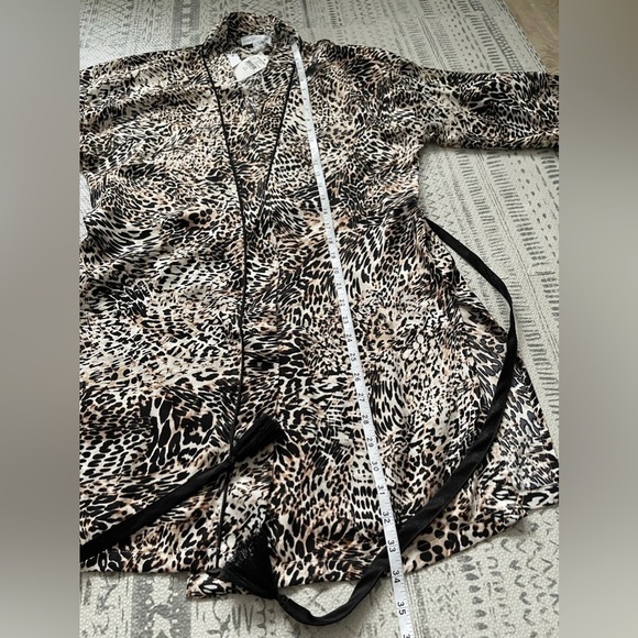 NWT In Bloom by Jonquil Leopard Print Satin Wrap Robe S/XS - Picture 3 of 7